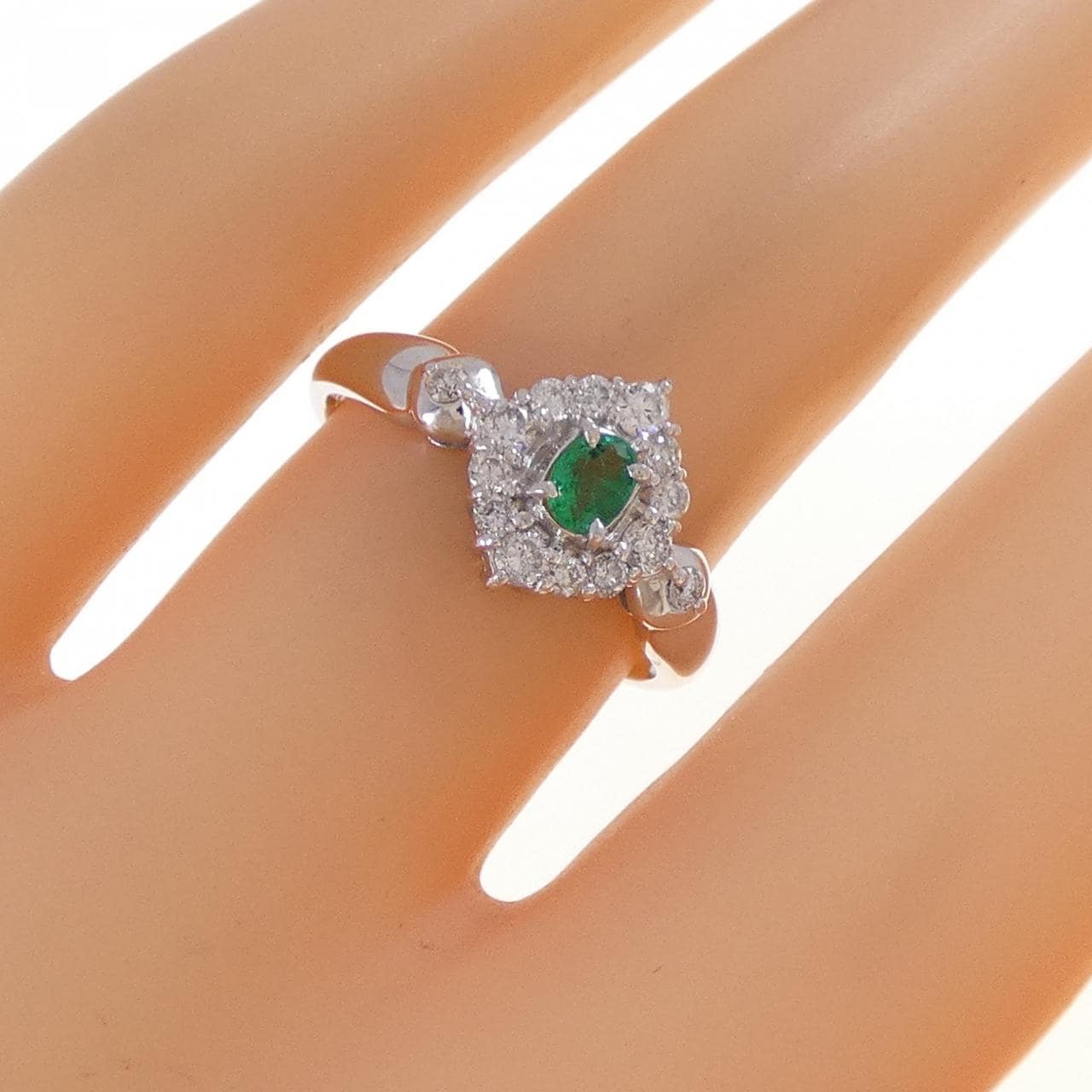 K18WG エメラルド リング 0.18CT