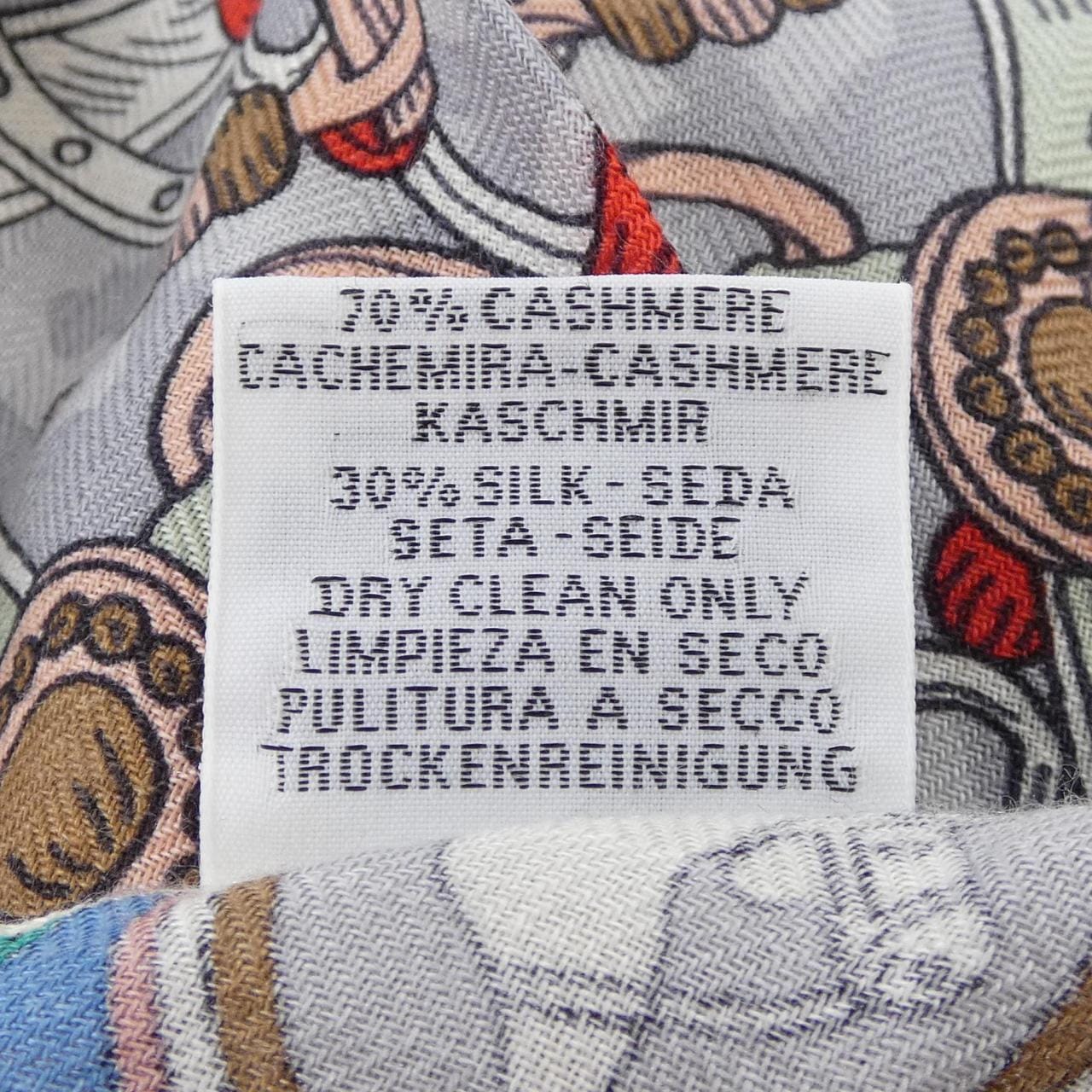 HERMES三角巨型披肩