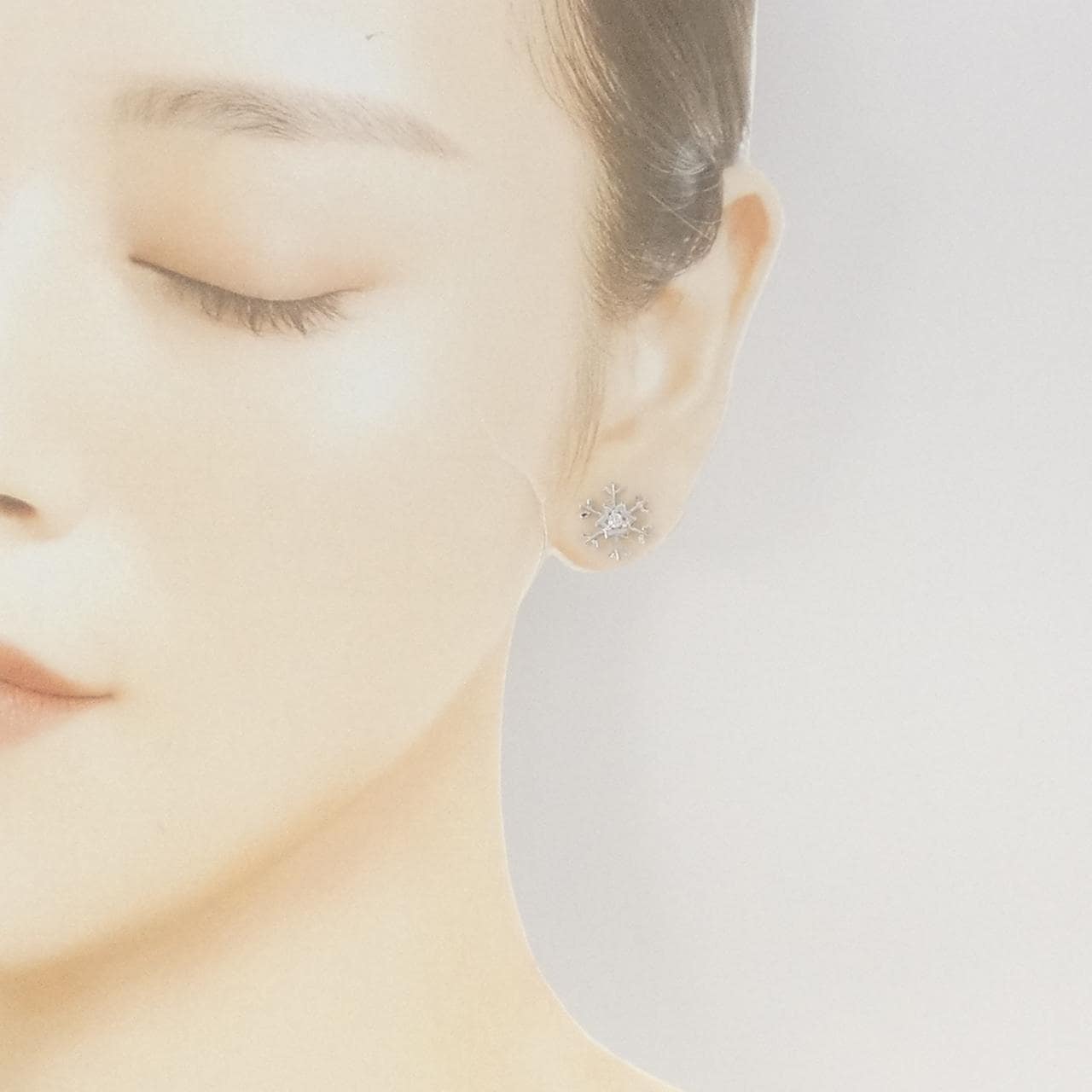 K18WG/750WG Diamond earrings