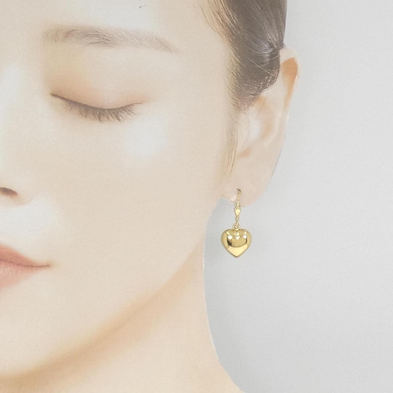 K18YG heart earrings