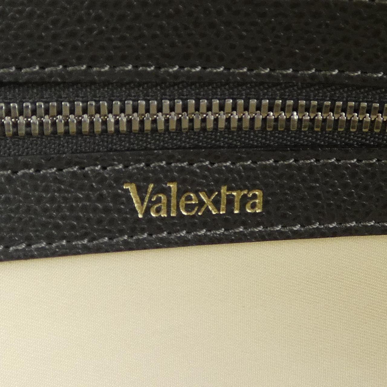 ヴァレクストラ VALEXTRA VX BAG