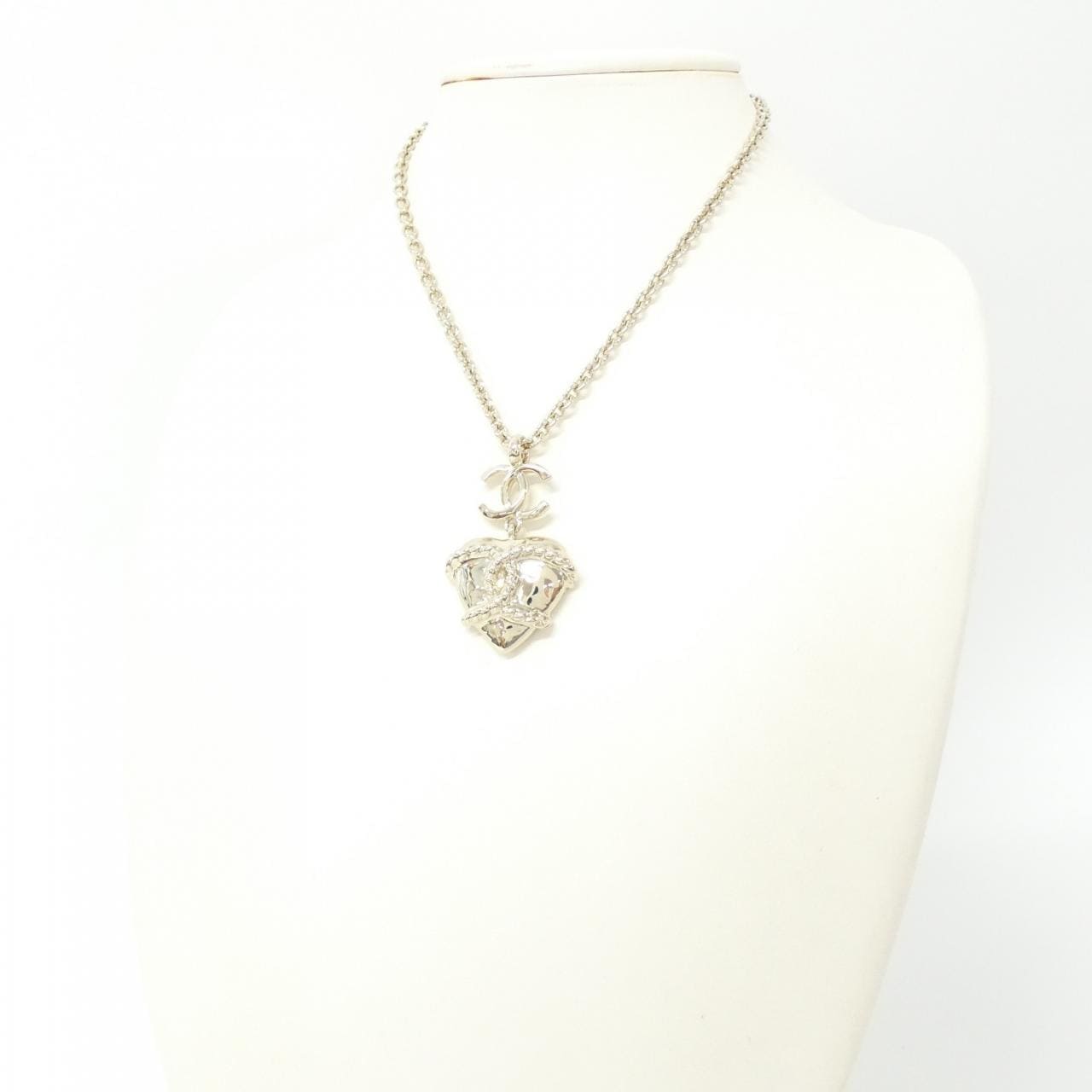 CHANEL ABE940 necklace