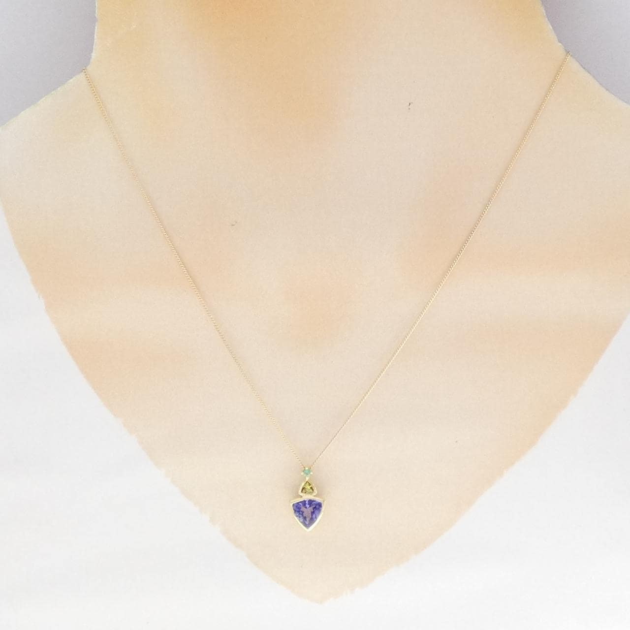 ジーエスティービー カラーストーン ネックレス