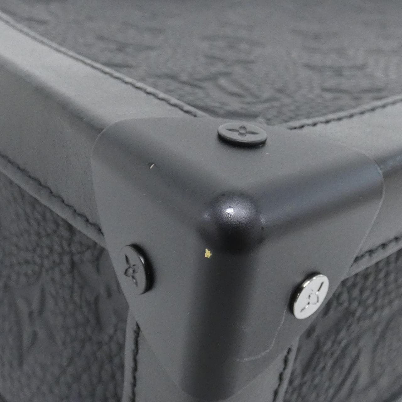 ルイヴィトン トリヨン モノグラム ソフト トランク M55700 ショルダーバッグ
