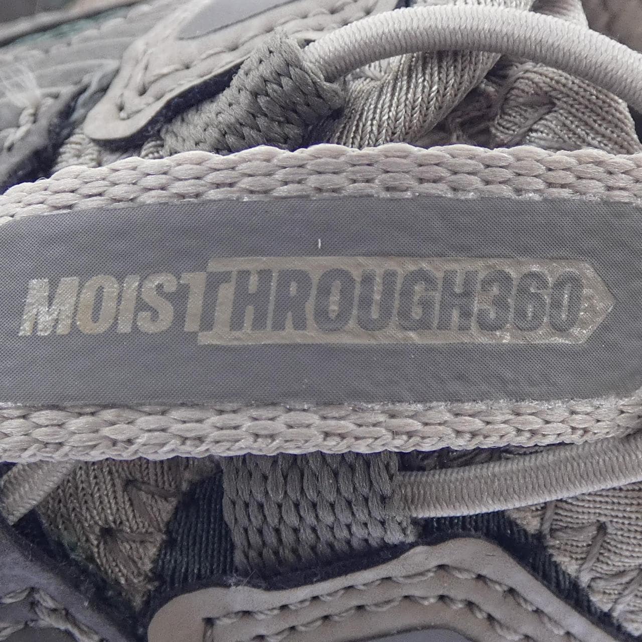 MOISTHROUGH360 スニーカー
