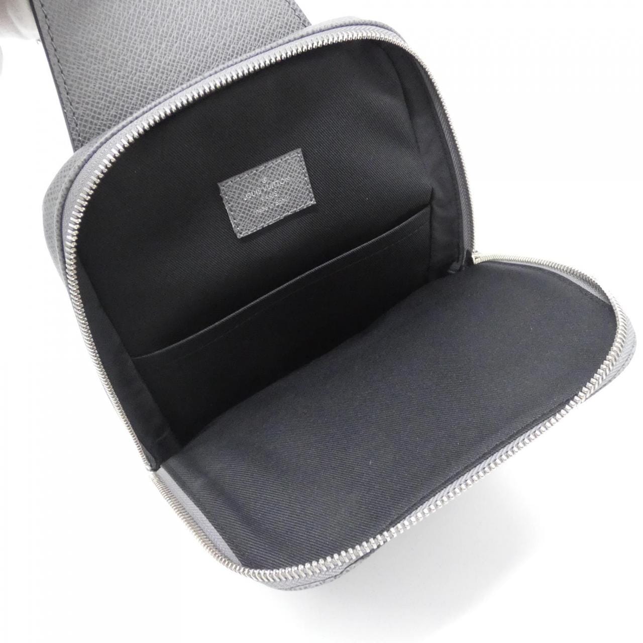 ルイヴィトン タイガ アヴェニュー スリングバッグ M30801 ショルダーバッグ