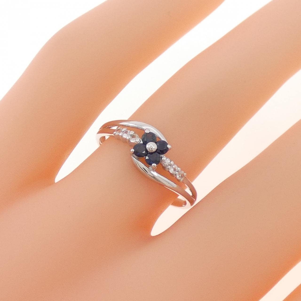 K10WG フラワー サファイヤ リング