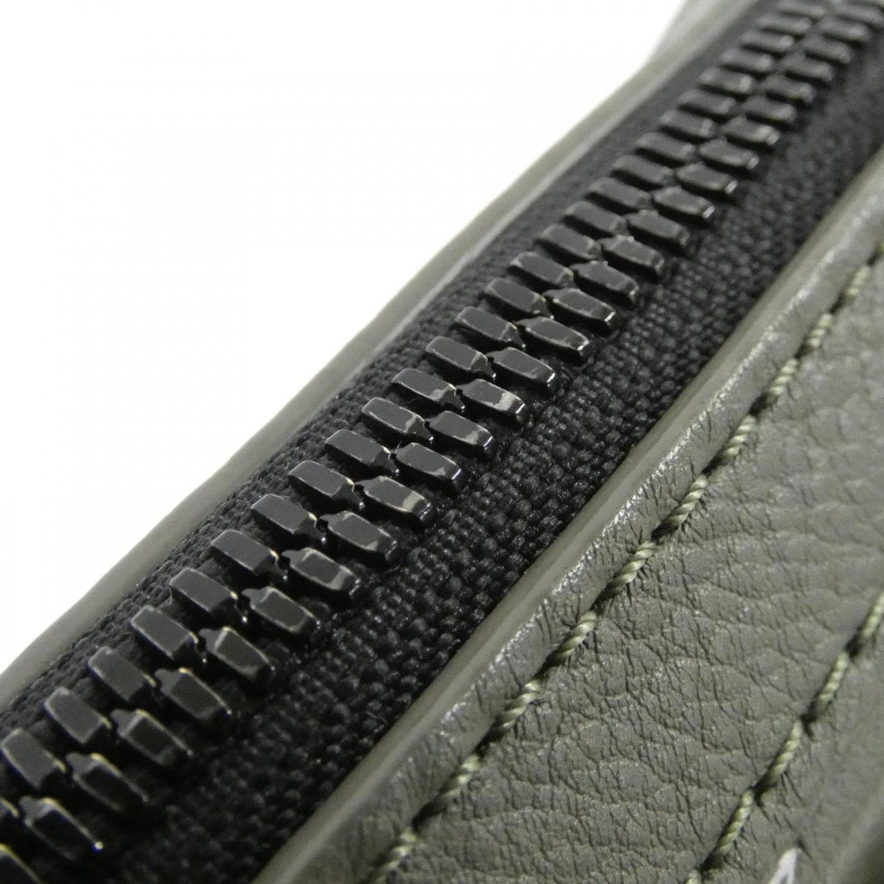 ルイヴィトン モノグラム シャドウ トリオ メッセンジャー M12490 バッグ