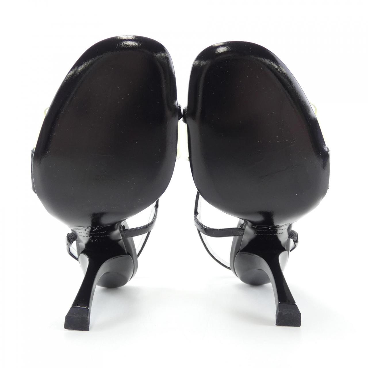 ロジェヴィヴィエ ROGER VIVIER パンプス