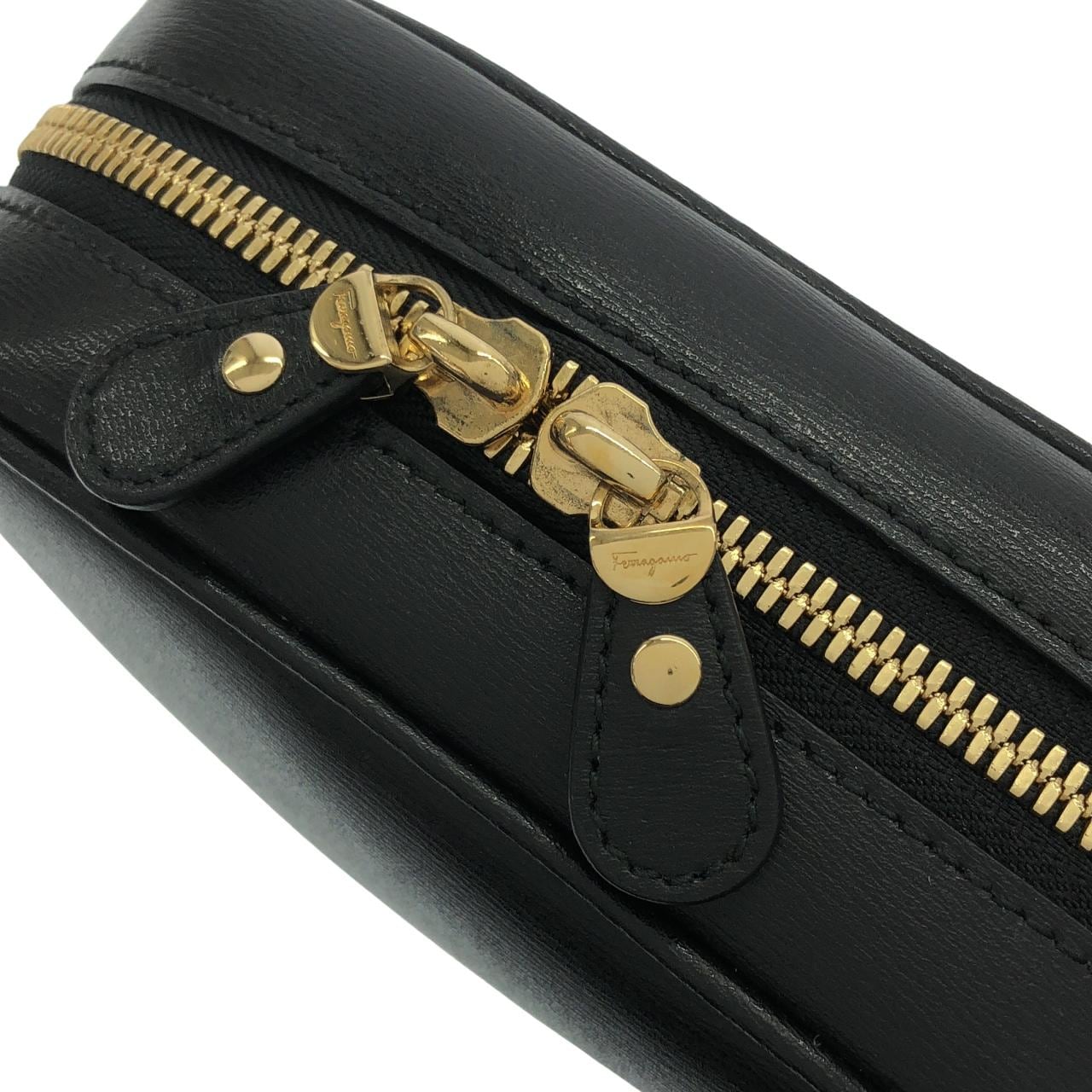 サルヴァトーレフェラガモ CITY 21 H006 ショルダーバッグ