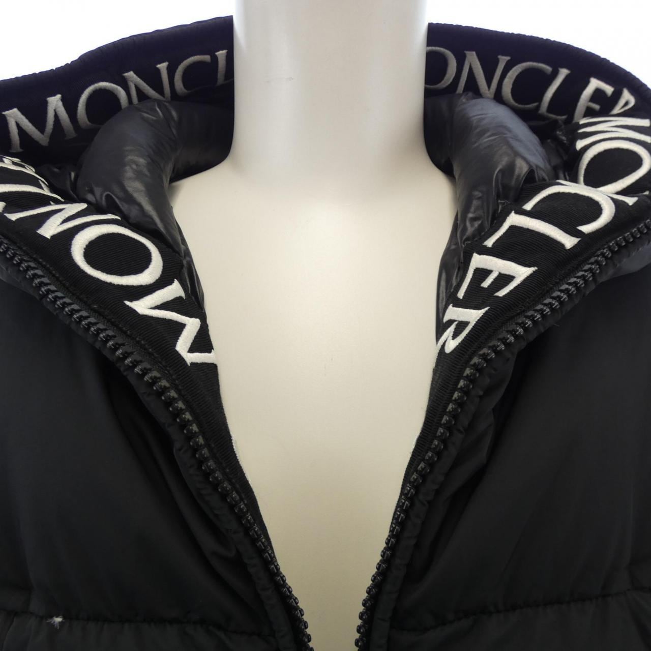 モンクレール MONCLER ダウンジャケット