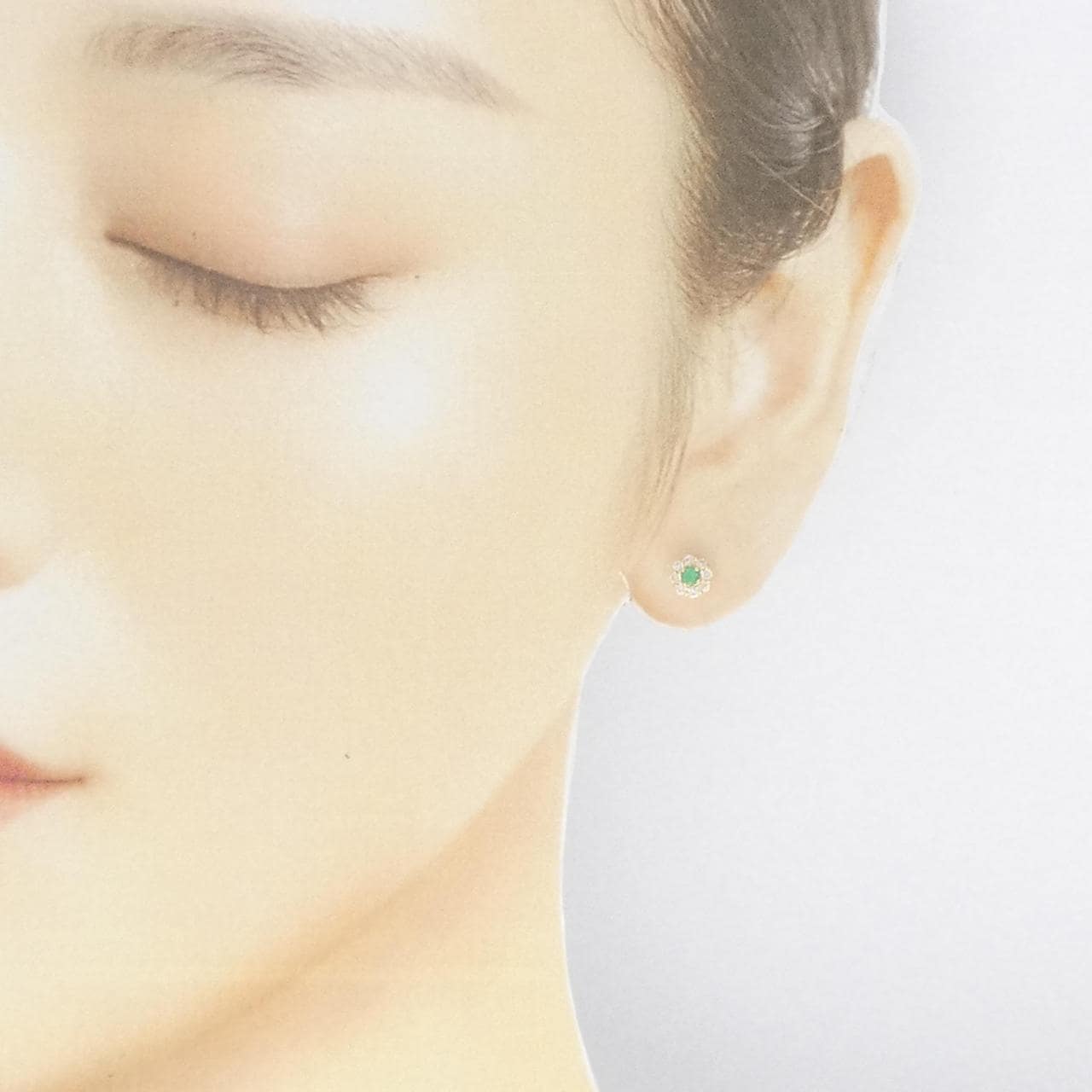 [BRAND NEW] K18YG emerald earrings 0.10CT