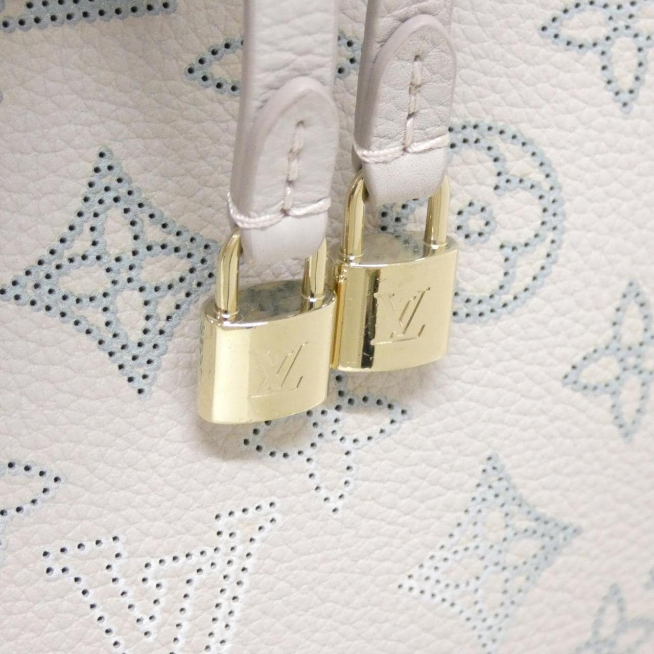 ルイヴィトン マヒナ(フライト モード) フロール M12496 ショルダーバッグ