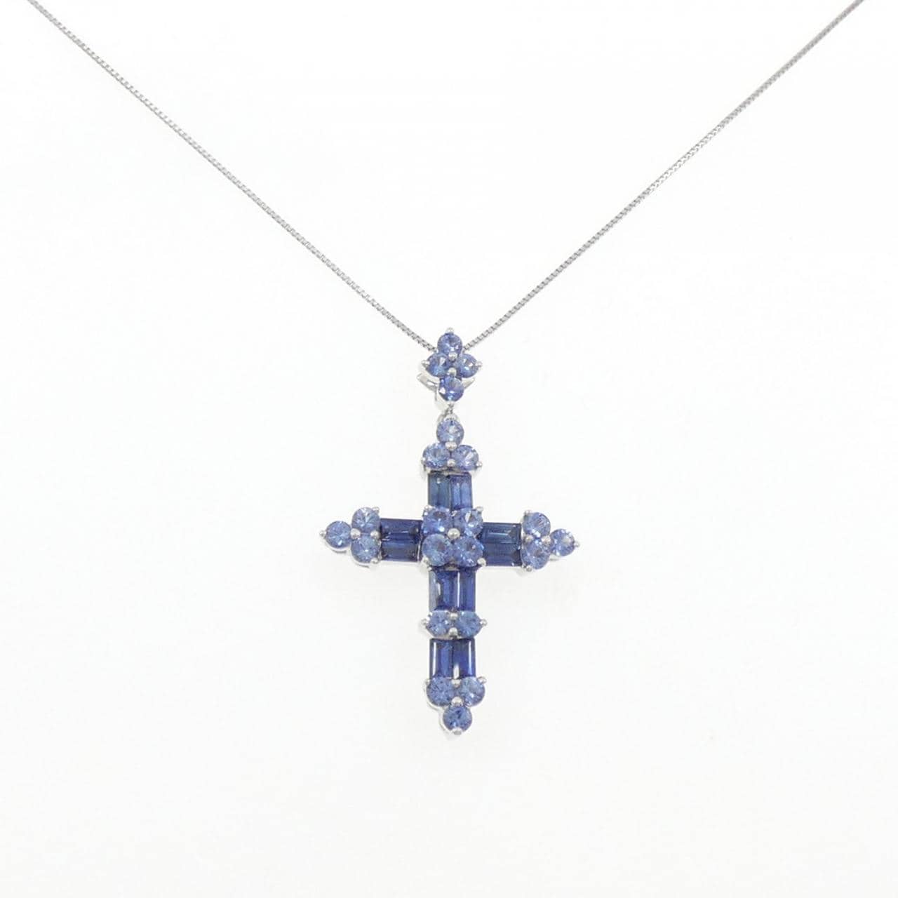 K18WG クロス×フラワー サファイヤ ネックレス 2.10CT