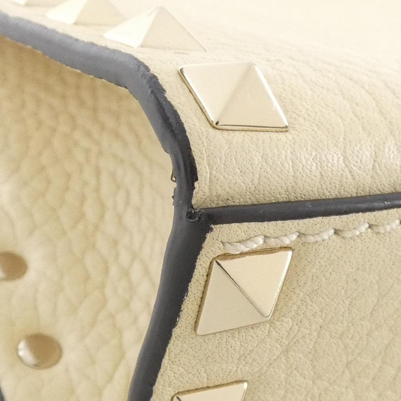 ヴァレンティノガラヴァーニ ショルダーバッグ