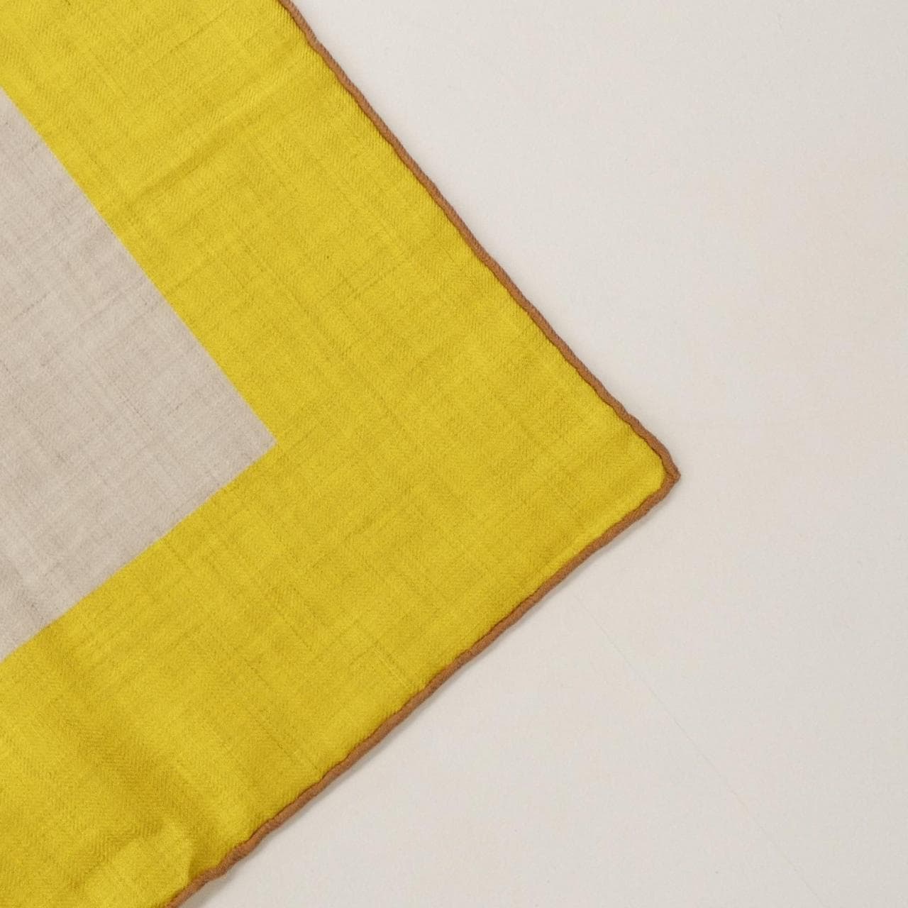 エルメス HERMES BRIDES DE GALA APPLIQUE PIQUE H243940S カレジェアン140 ショール