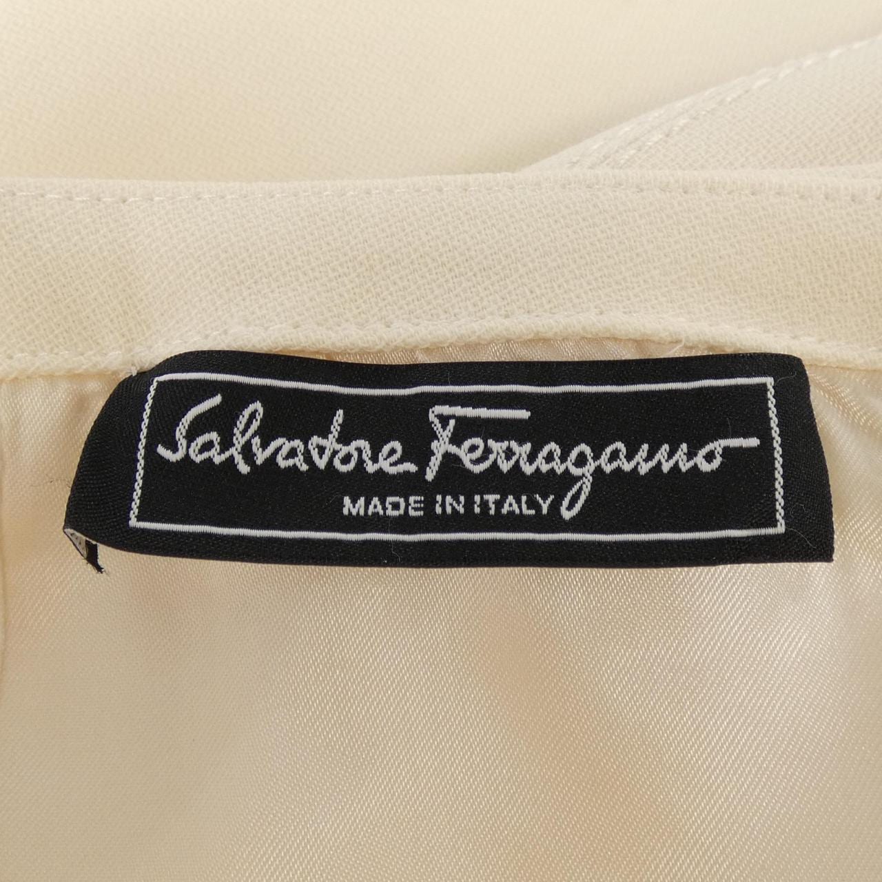 サルヴァトーレフェラガモ SALVATORE FERRAGAMO スカート