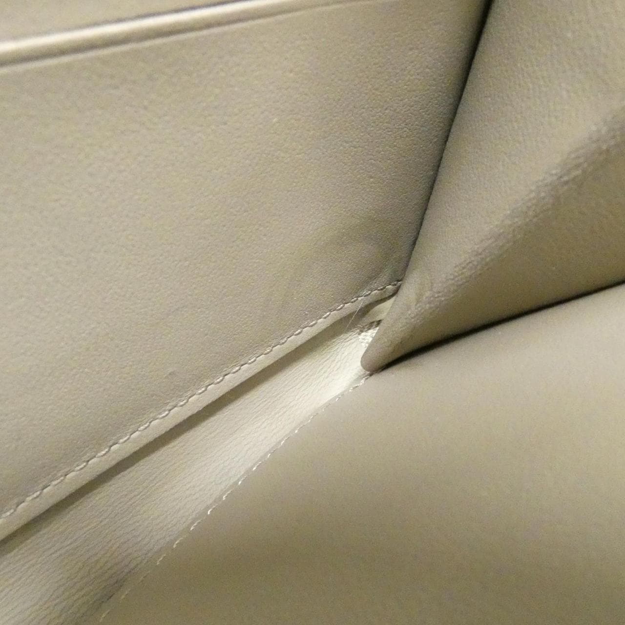 ルイヴィトン マヒナ ジッピー ウォレット M69821 財布