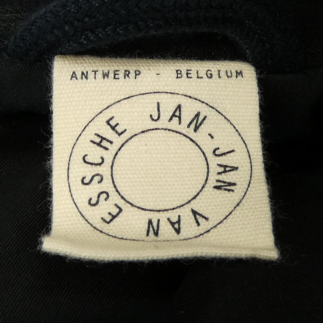 ヤンヤンヴァンエシュ JAN-JAN VANESSCHE ジャケット