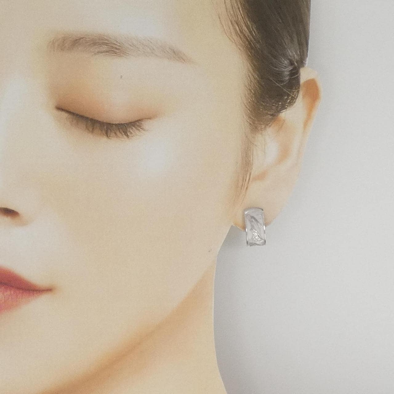 カレライカレラ ドルフィン ダイヤモンド ピアス