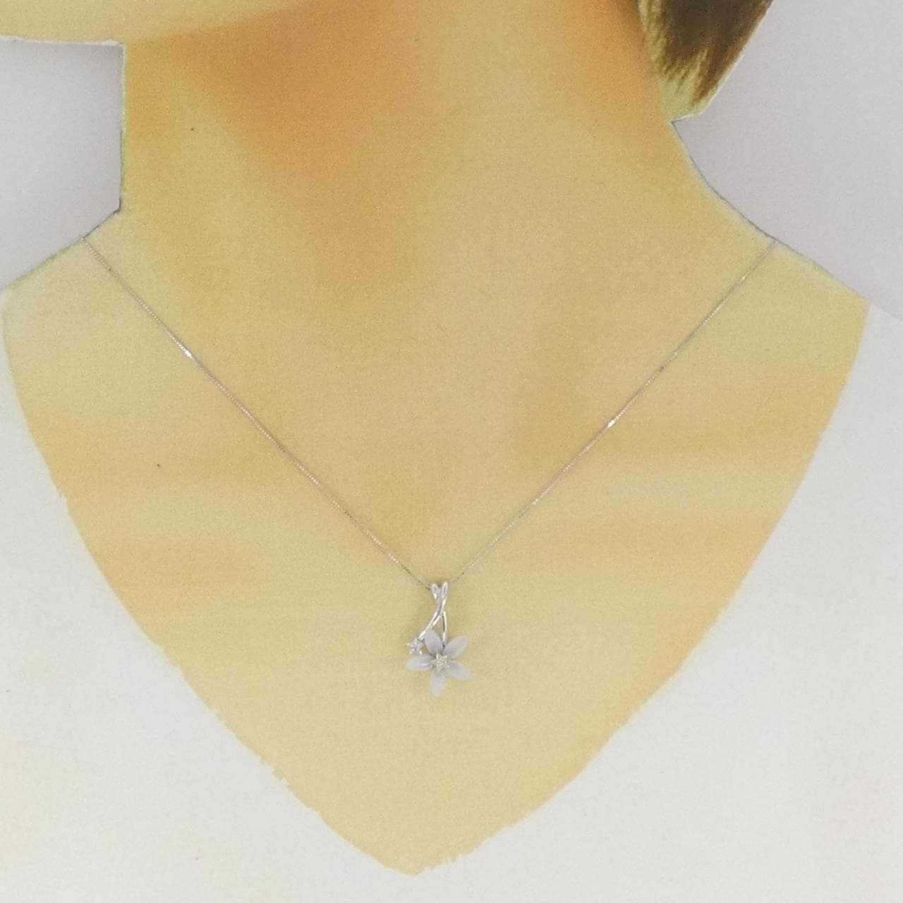 K10WG フラワー カルセドニー ネックレス