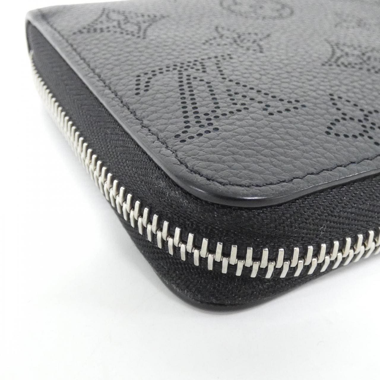 ルイヴィトン マヒナ ジッピー ウォレット M61867 財布