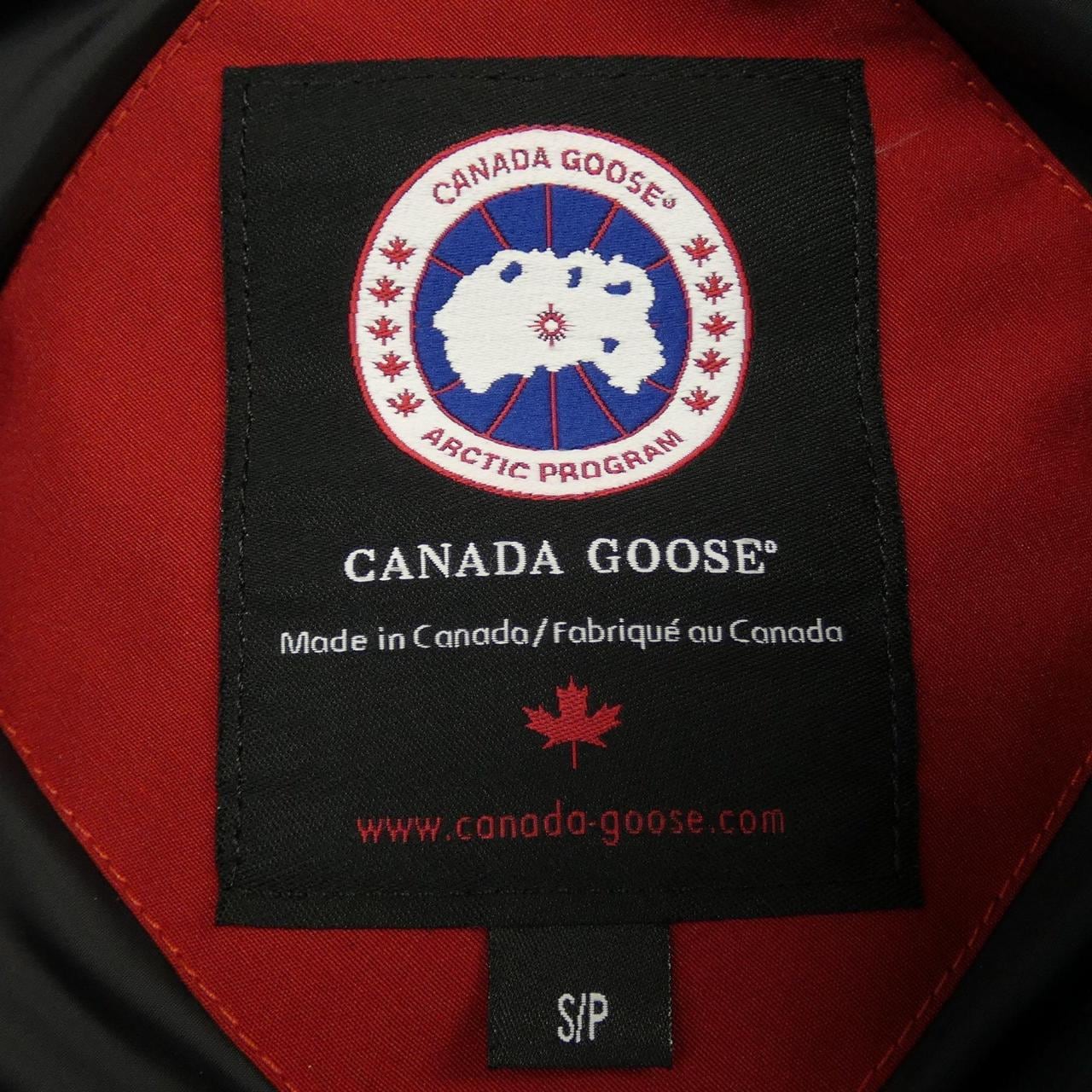 加拿大鹅CANADA GOOSE羽绒服