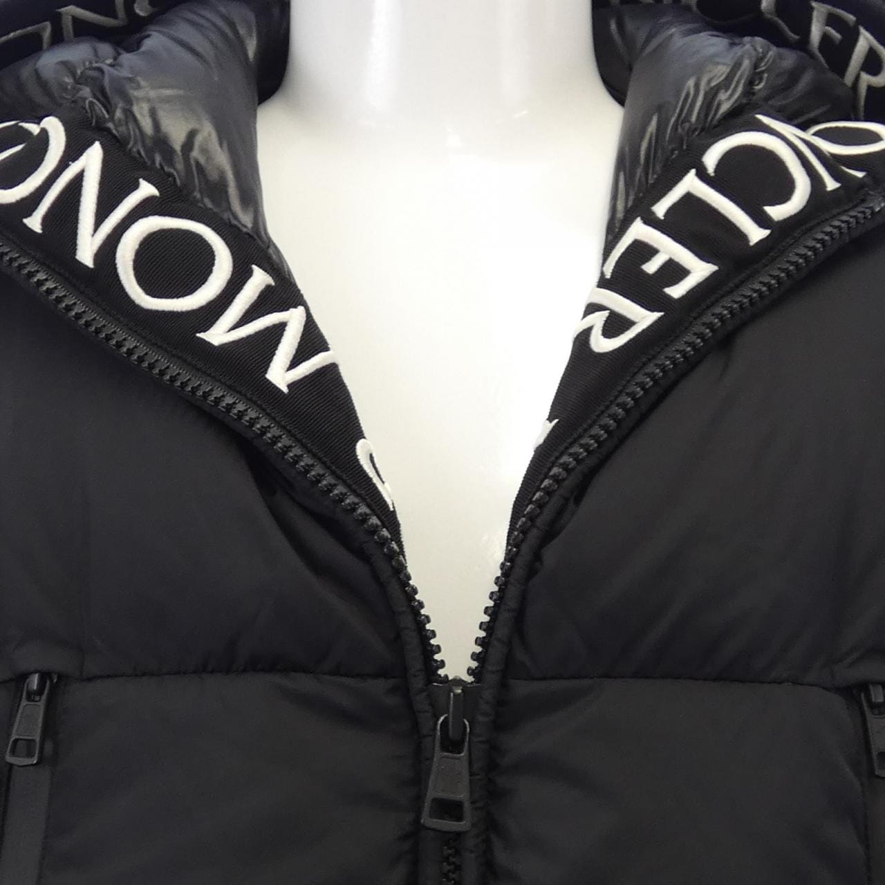モンクレール MONCLER ダウンジャケット