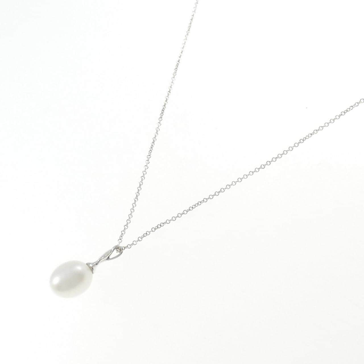 Tiffany & Co. Tripple Pearl Lariat Pendant Chain Necklace 18k White Go –  The Jewelry Gallery of Oyster Bay