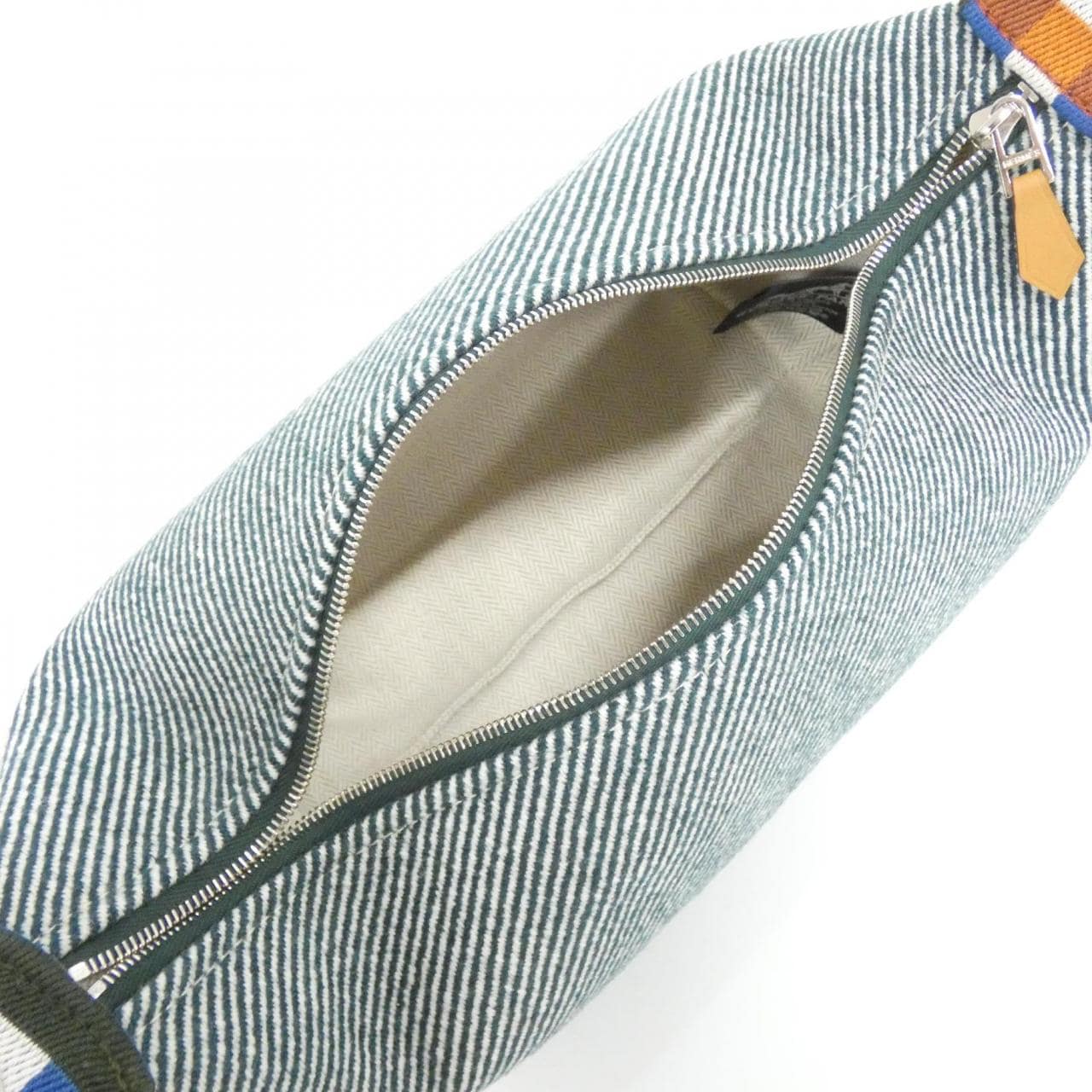 エルメス AU CARRE ブリッド ア ブラック PM 103802M ポーチ