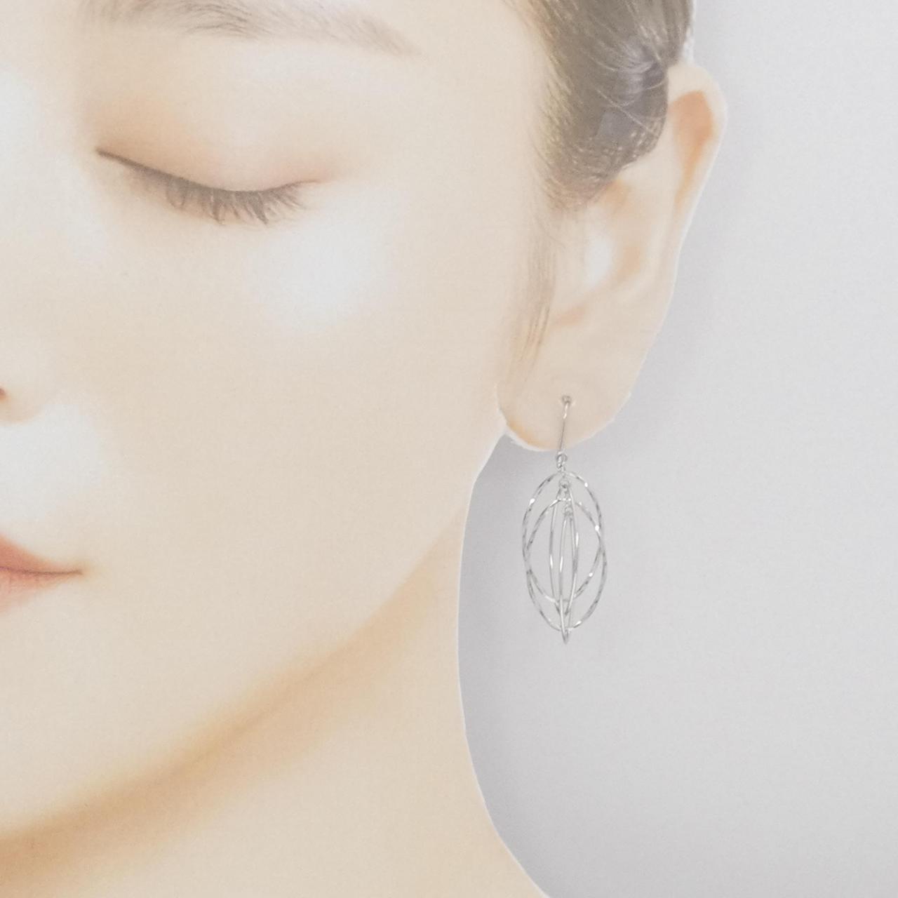 K18WG earrings