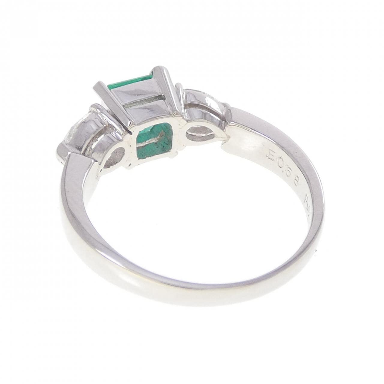 PT900 エメラルド リング 0.68CT
