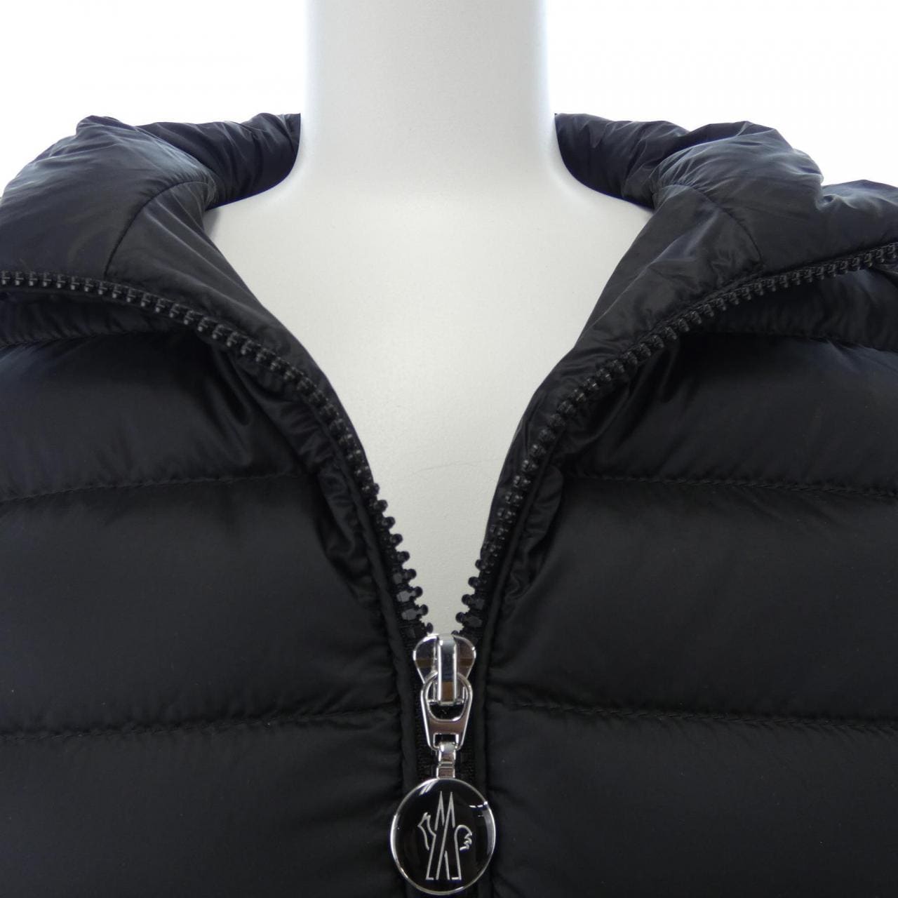 モンクレール MONCLER ダウンジャケット