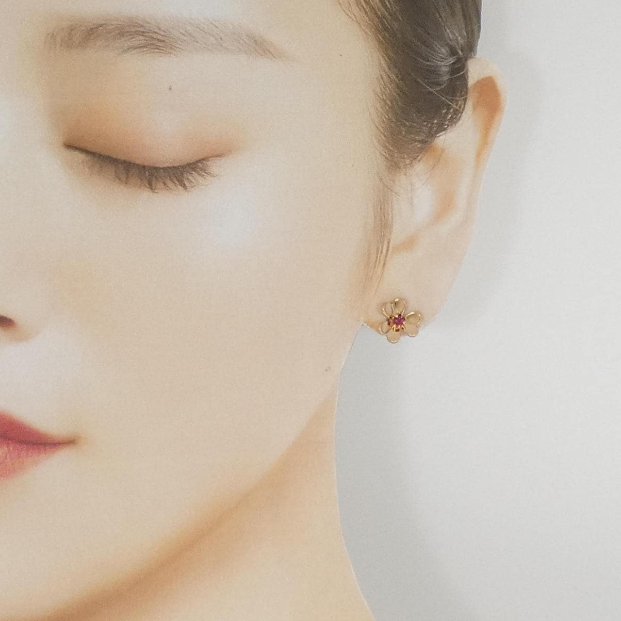 ヴァンクリーフ&アーペル フリヴォル ミニ ピアス