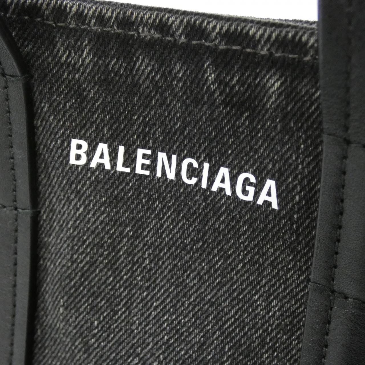 バレンシアガ エブリデイ XS ノース サウス トート 672793 2AARG バッグ