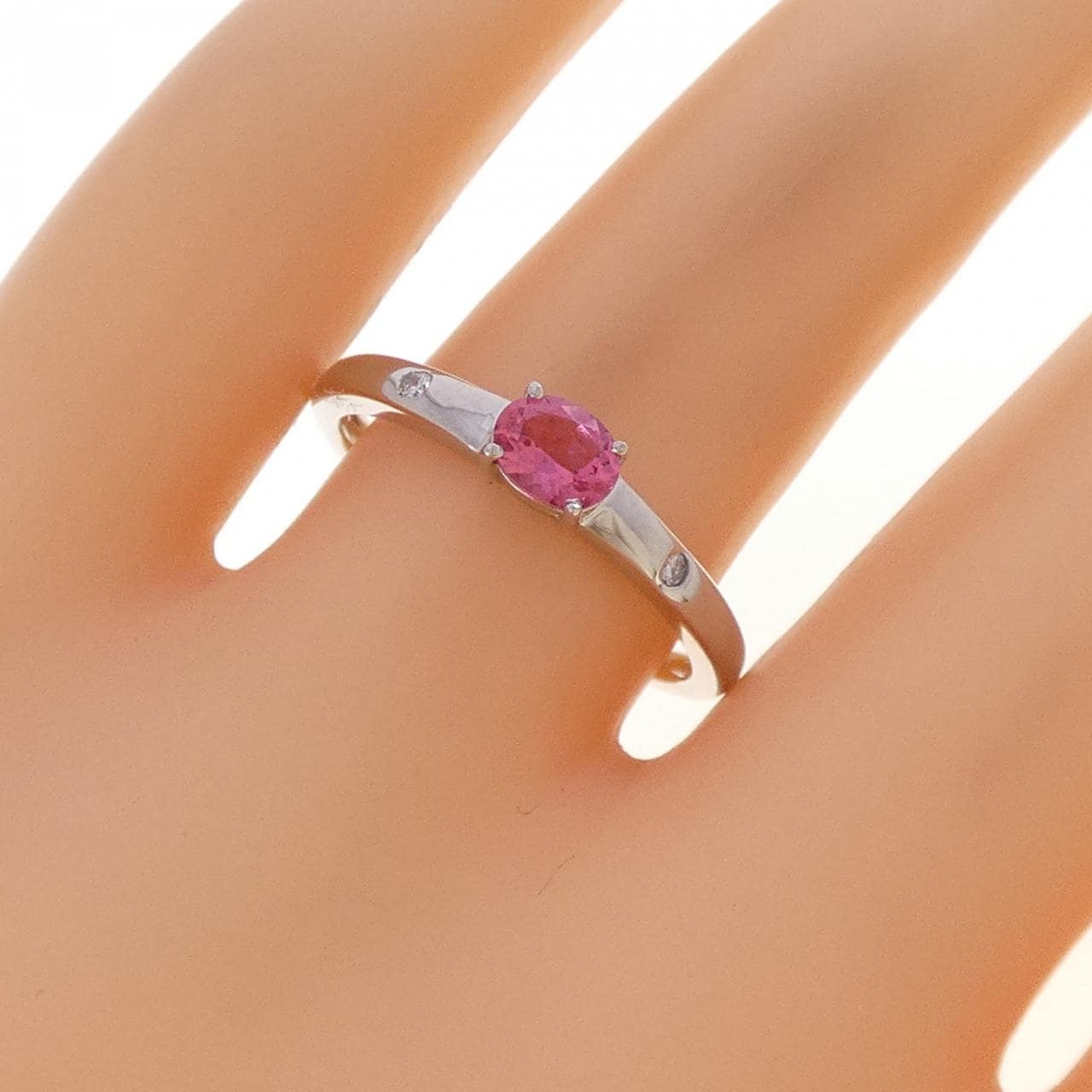 PT950 Spinel Ring 0.30CT