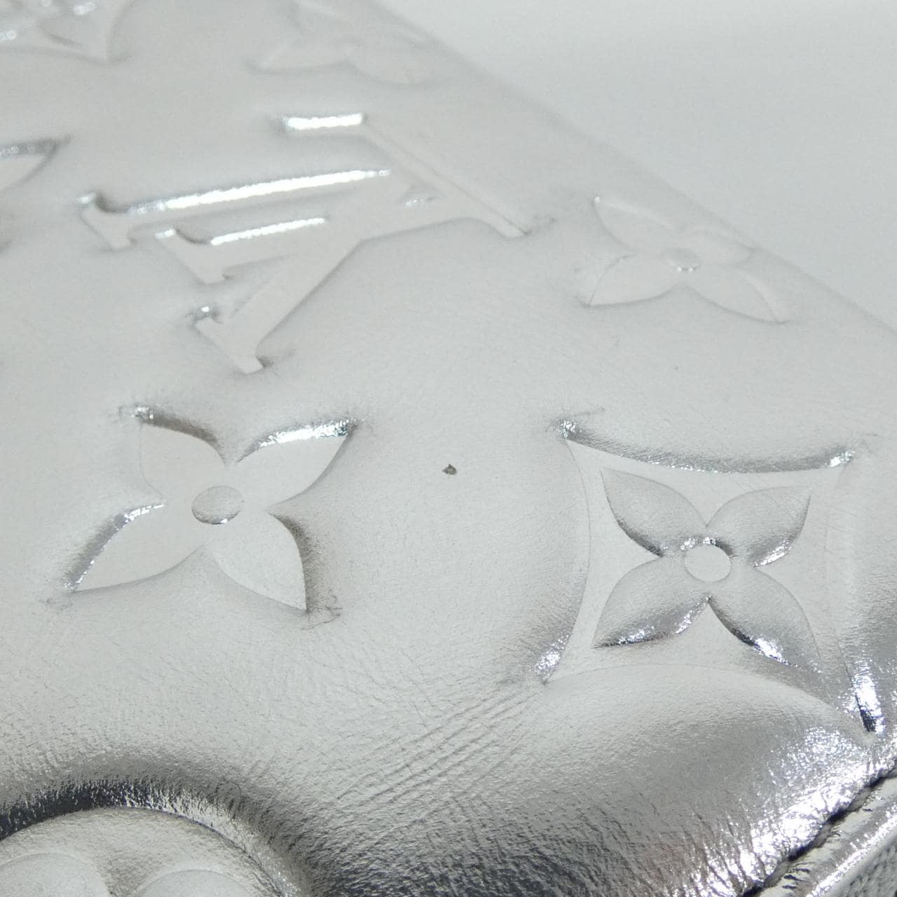 ルイヴィトン モノグラム クッサン(LV SKI) ジッピー ウォレット M26771 財布