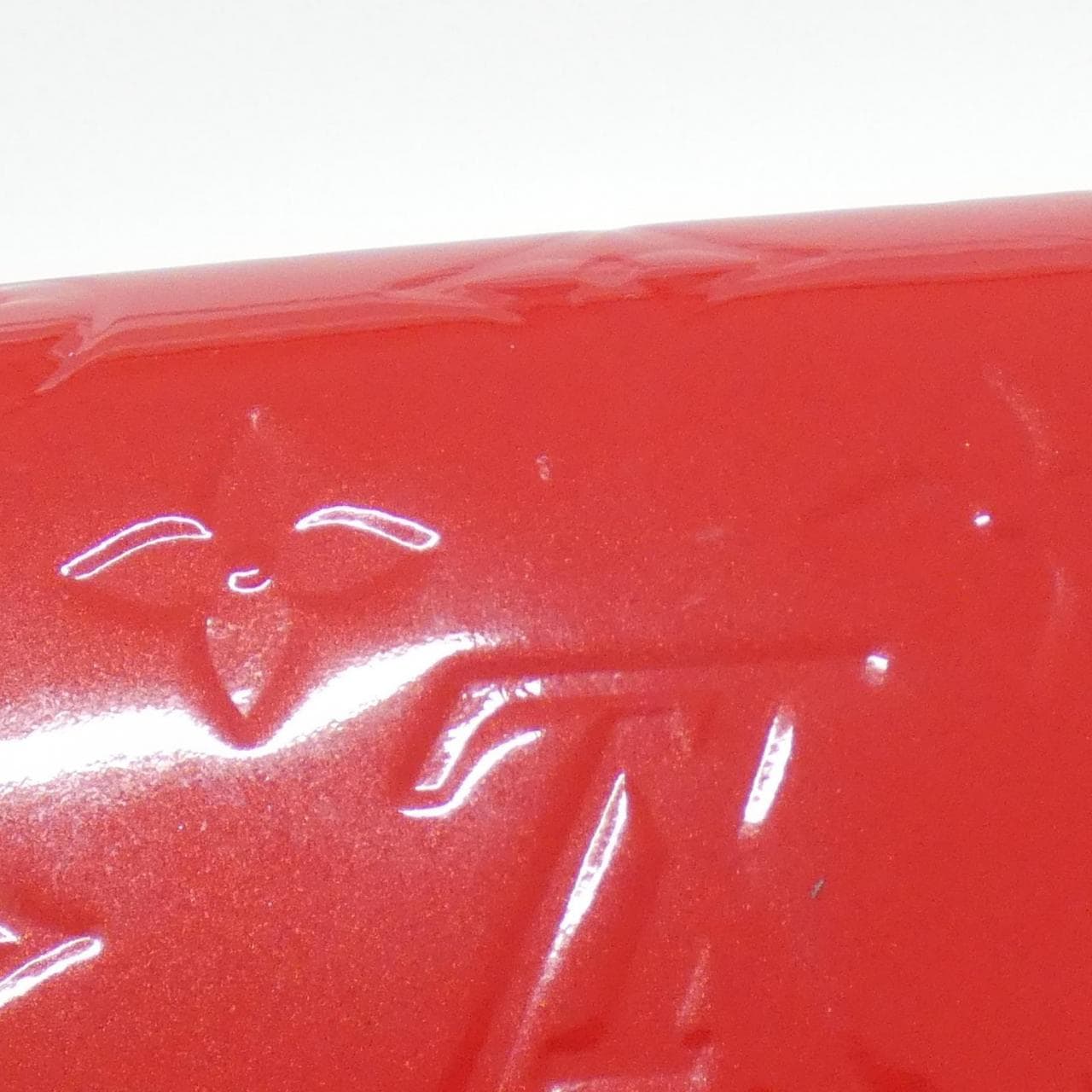 LOUIS VUITTON Vernis Sac Lucy 单肩包 M90282