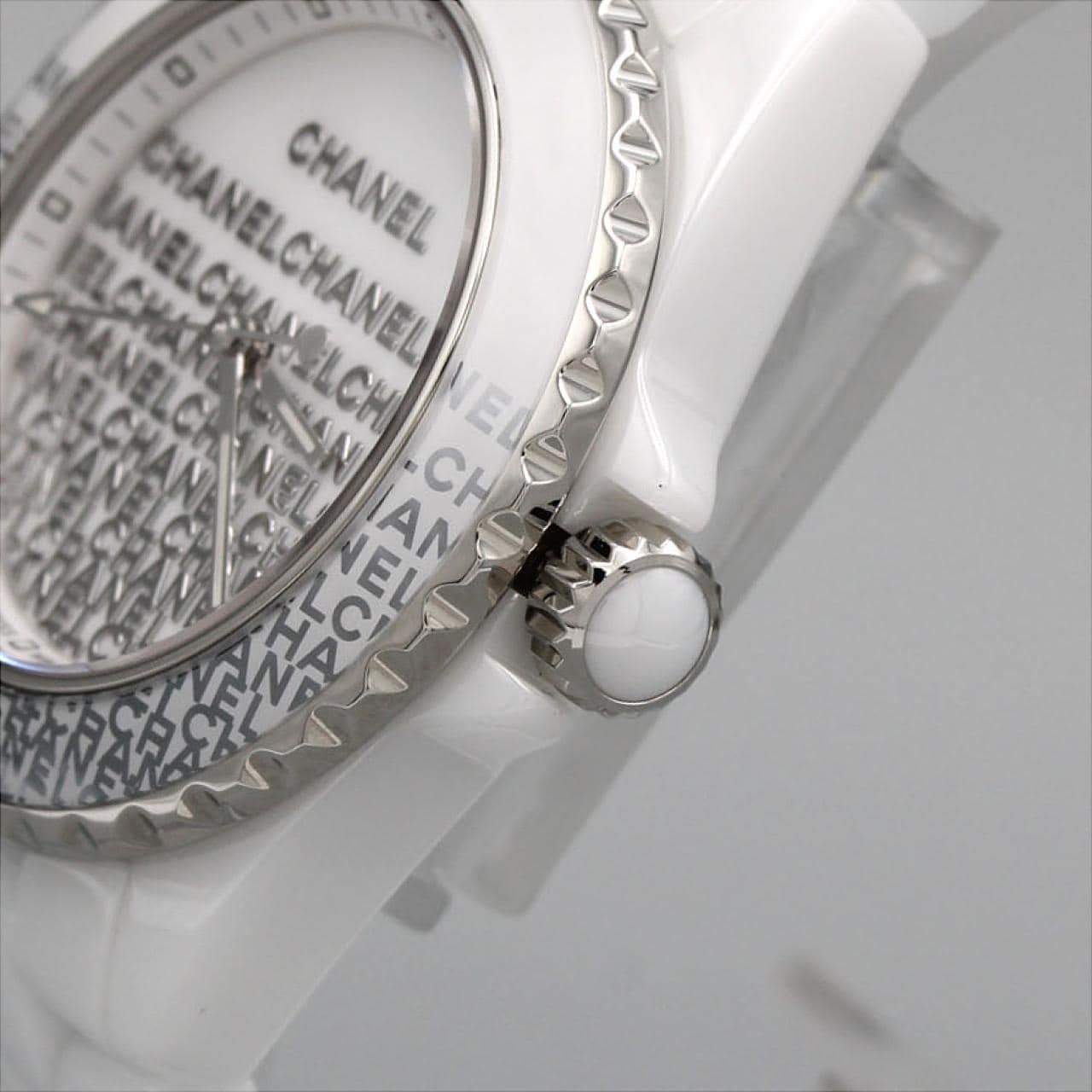 シャネル J12ウォンテッドドゥシャネル 33mmセラミック H7419 セラミック クォーツ