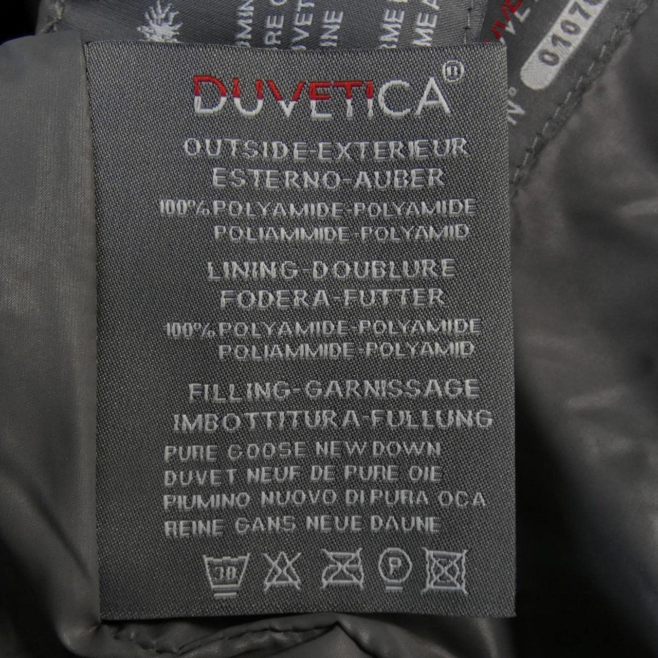 デュベティカ DUVETICA ダウンジャケット