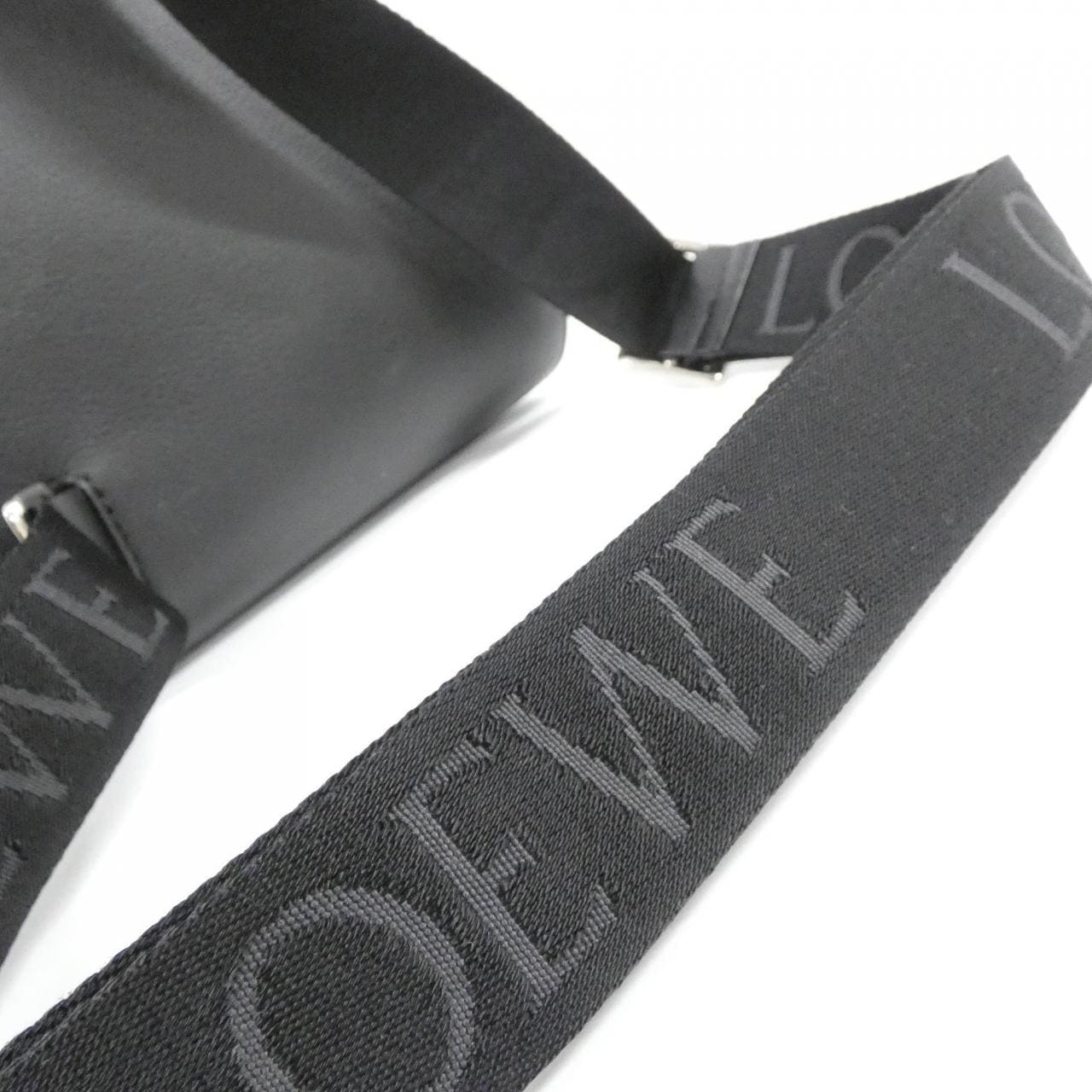 ロエベ アントン スリング B511A09X11 ショルダーバッグ