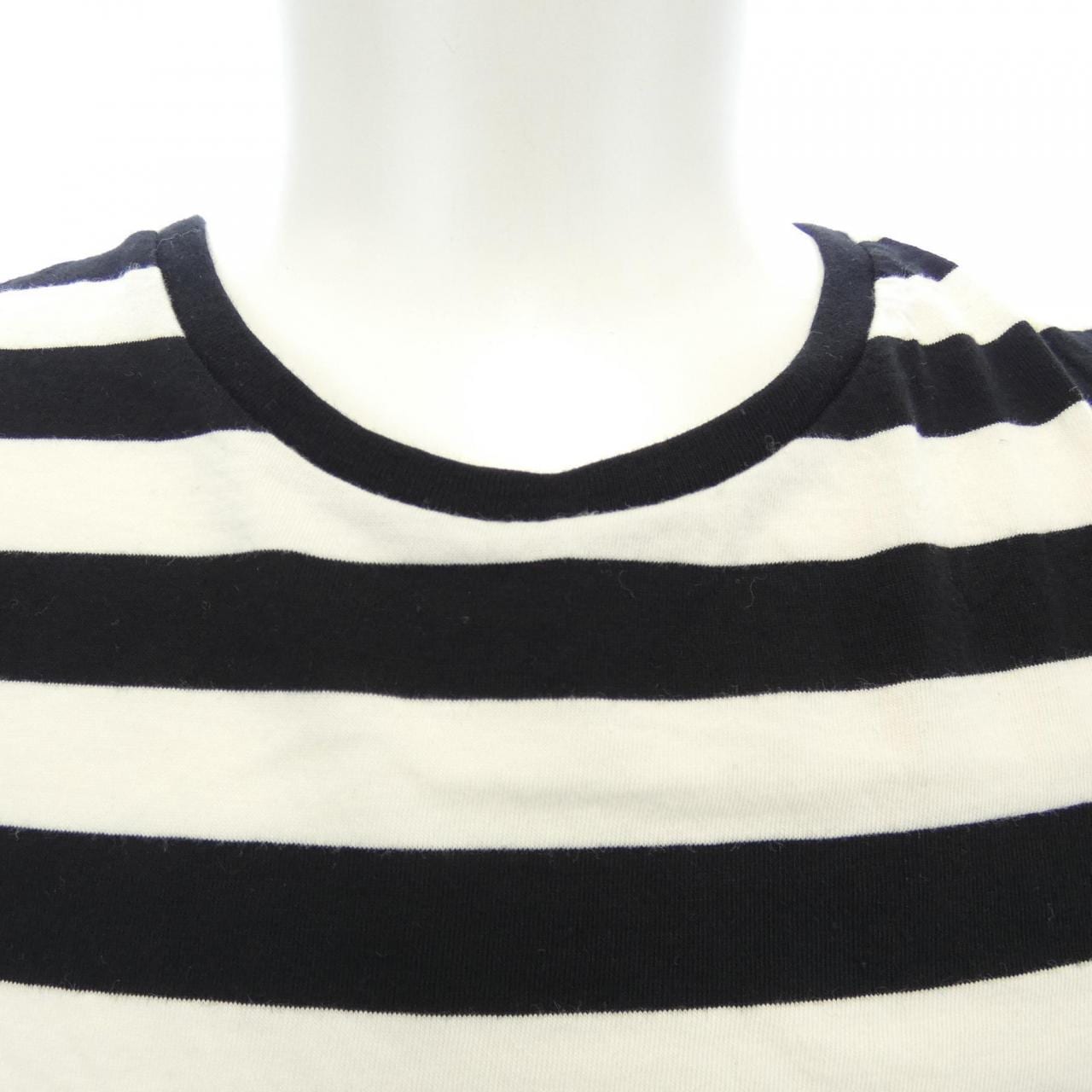 SAINT LAURENT T 卹
