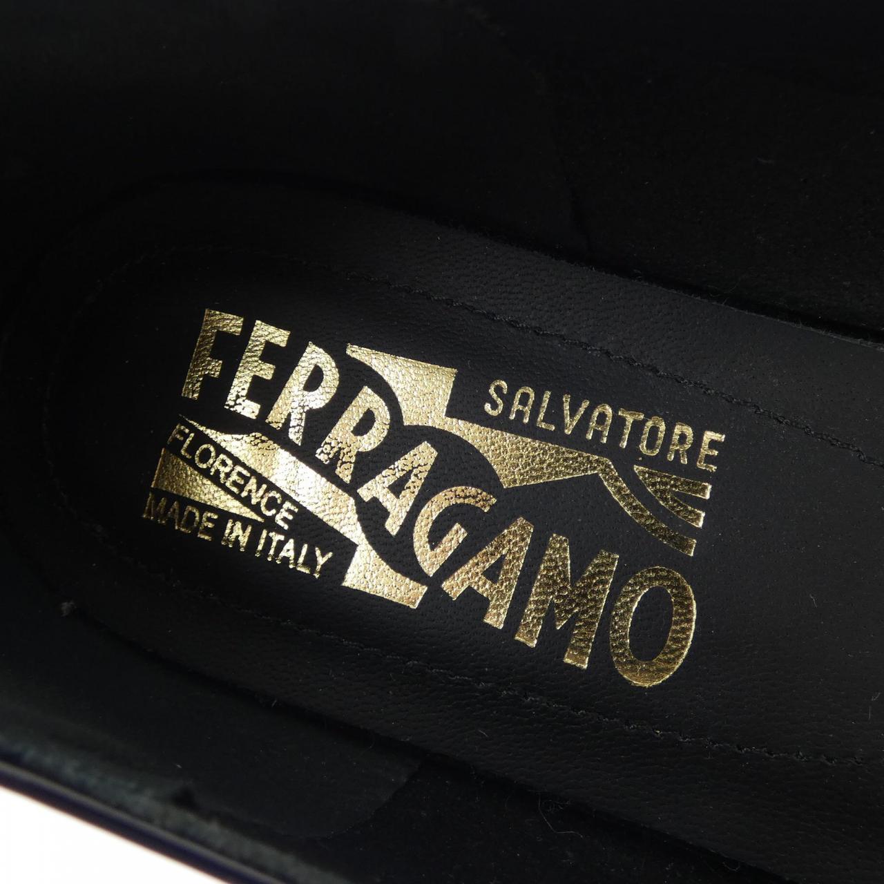 サルヴァトーレフェラガモ SALVATORE FERRAGAMO フラットシューズ