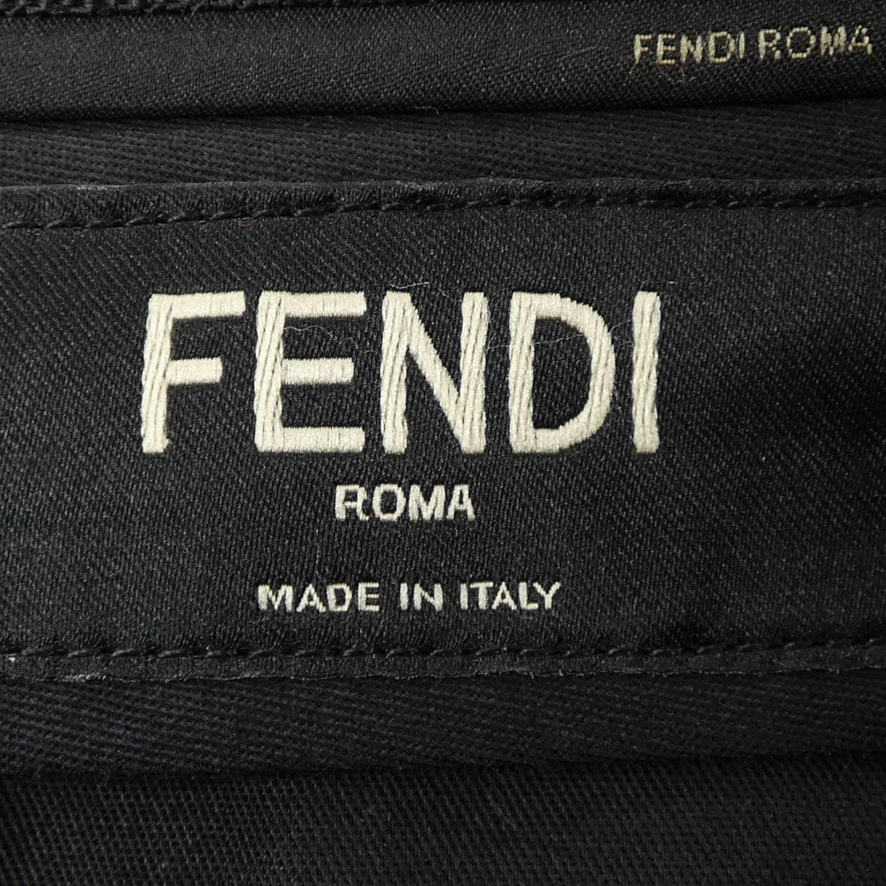 フェンディ FENDI FF FB0521 A6WJ ショートパンツ