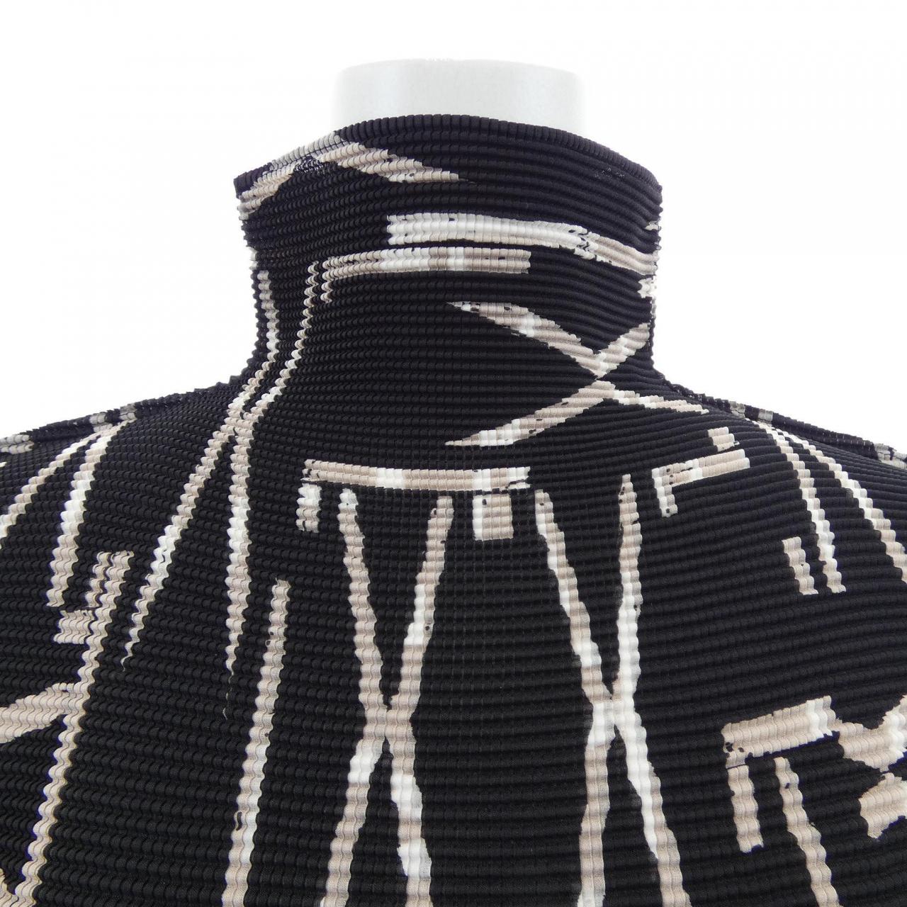 ミーイッセイミヤケ me ISSEY MIYAKE M123FK125 トップス