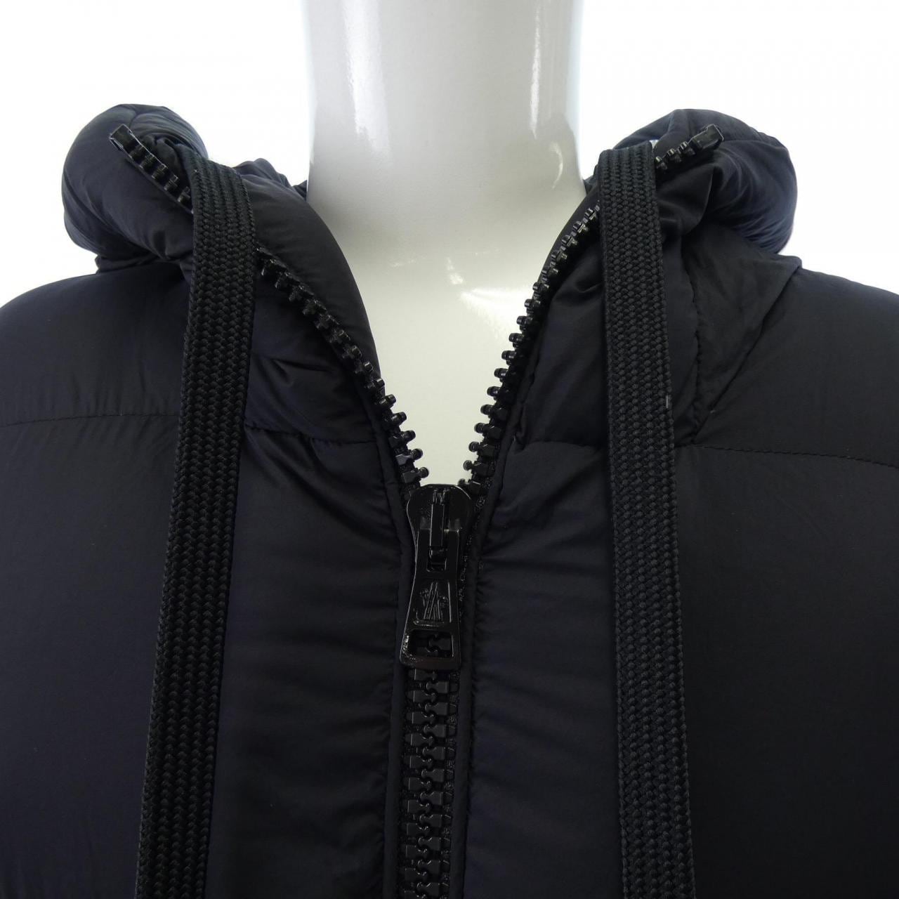 モンクレール MONCLER ダウンジャケット