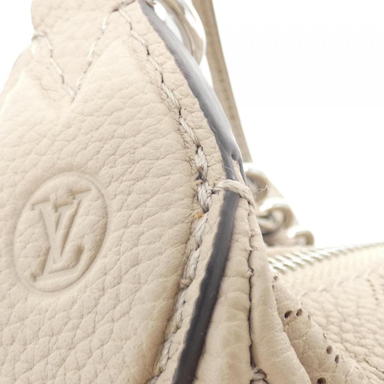 ルイヴィトン マヒナ バイア M22820 ショルダーバッグ