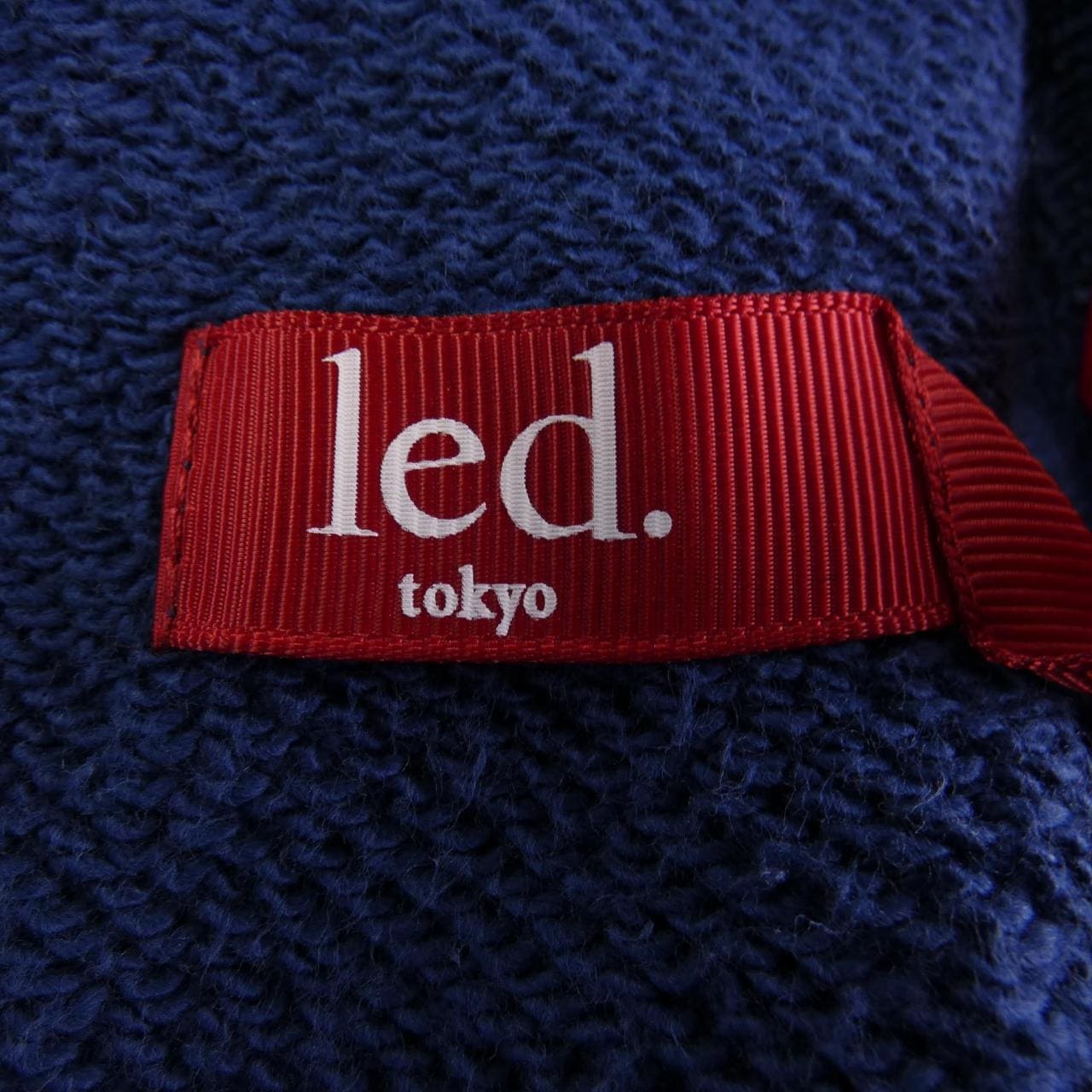 LED TOKYO トップス