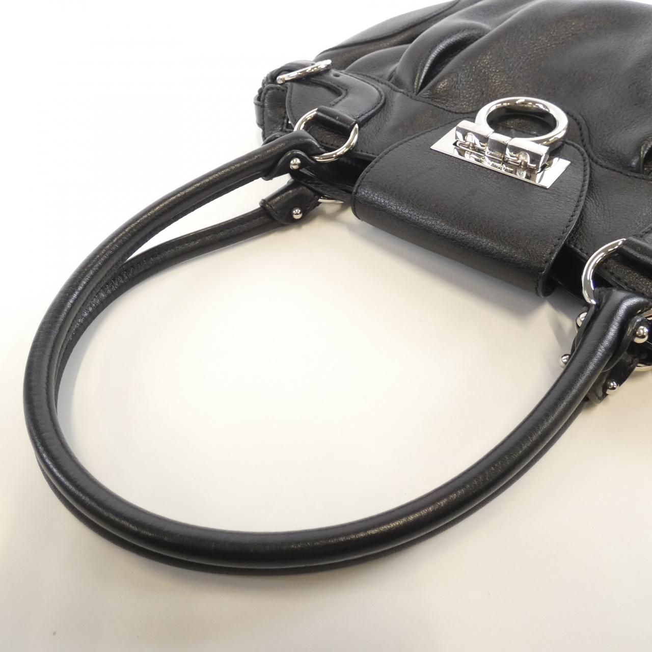 サルヴァトーレフェラガモ 21 6317 ショルダーバッグ