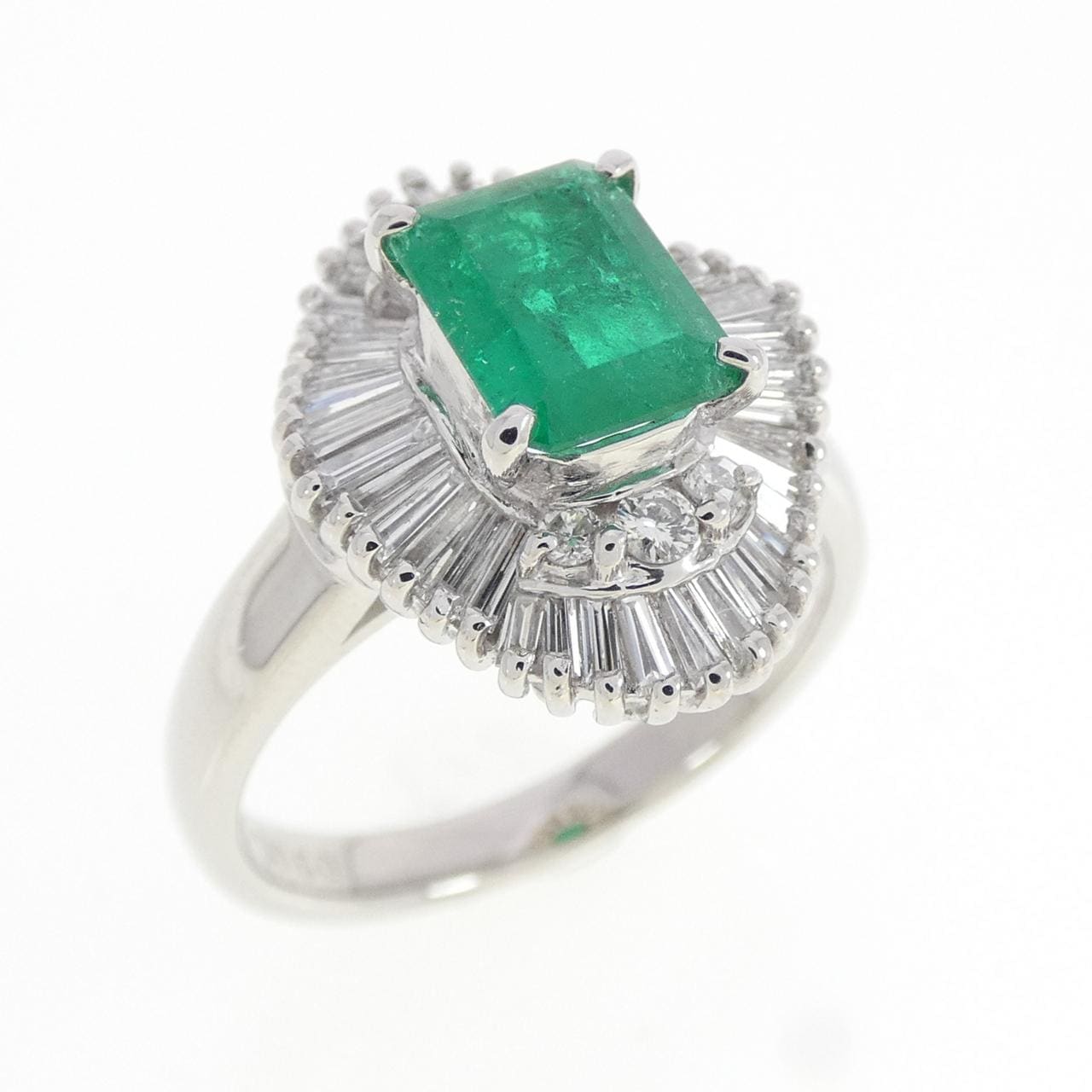 PT900 エメラルド リング 0.85CT